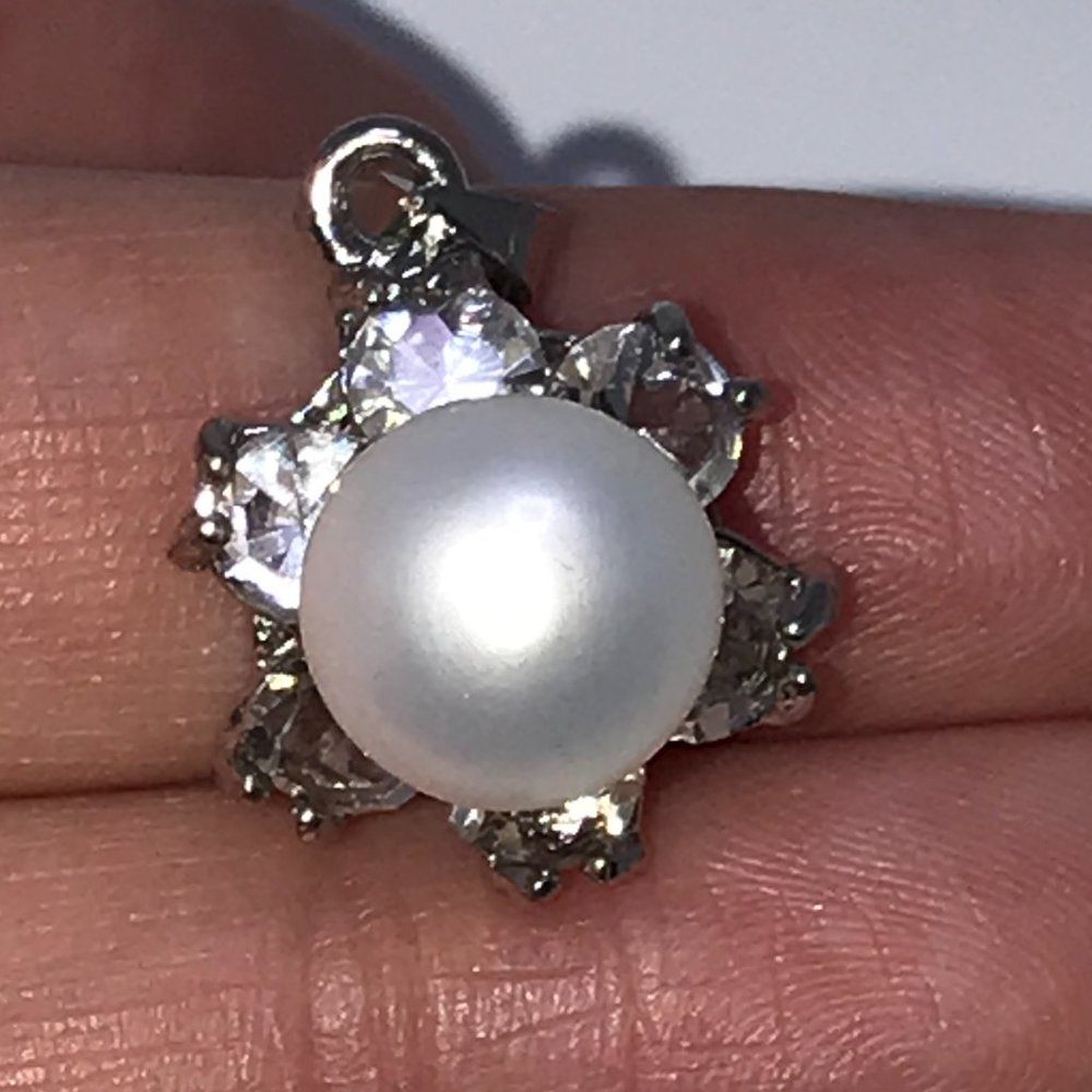 7/8" Pearl and Cz Flower Pendant